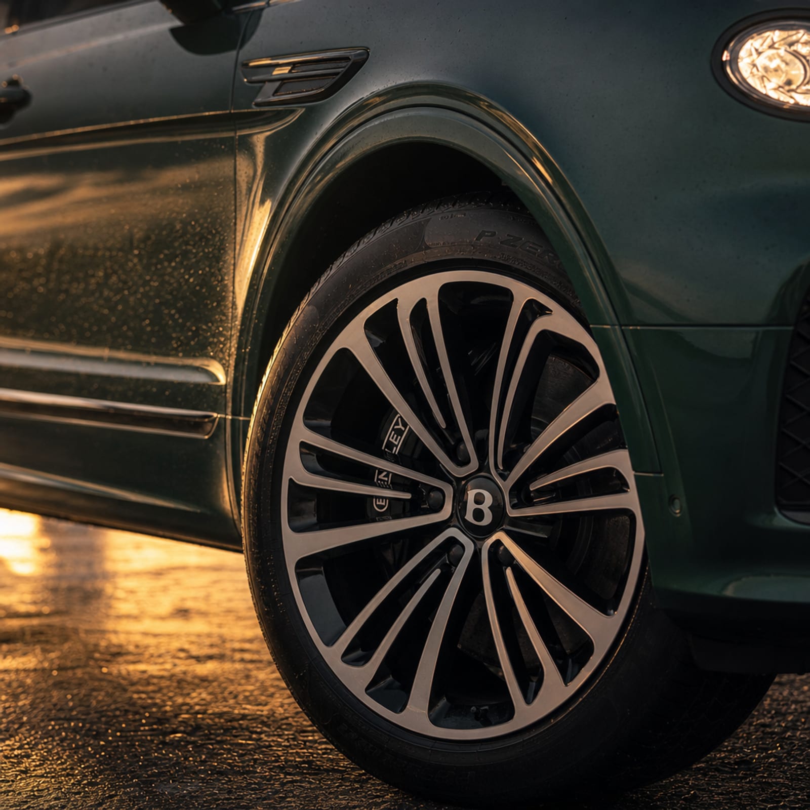 Dark Green Bentley Bentayga 细节 1 温哥华豪车租赁
