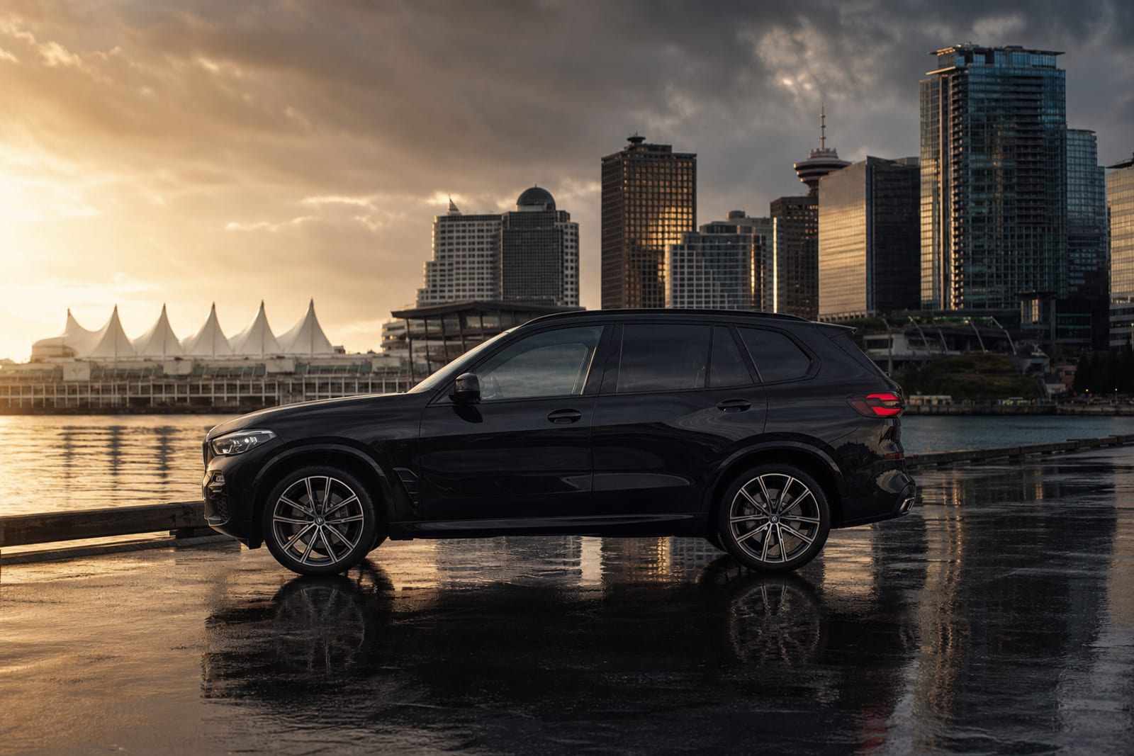 Black BMW X5 外观 3 温哥华豪车租赁