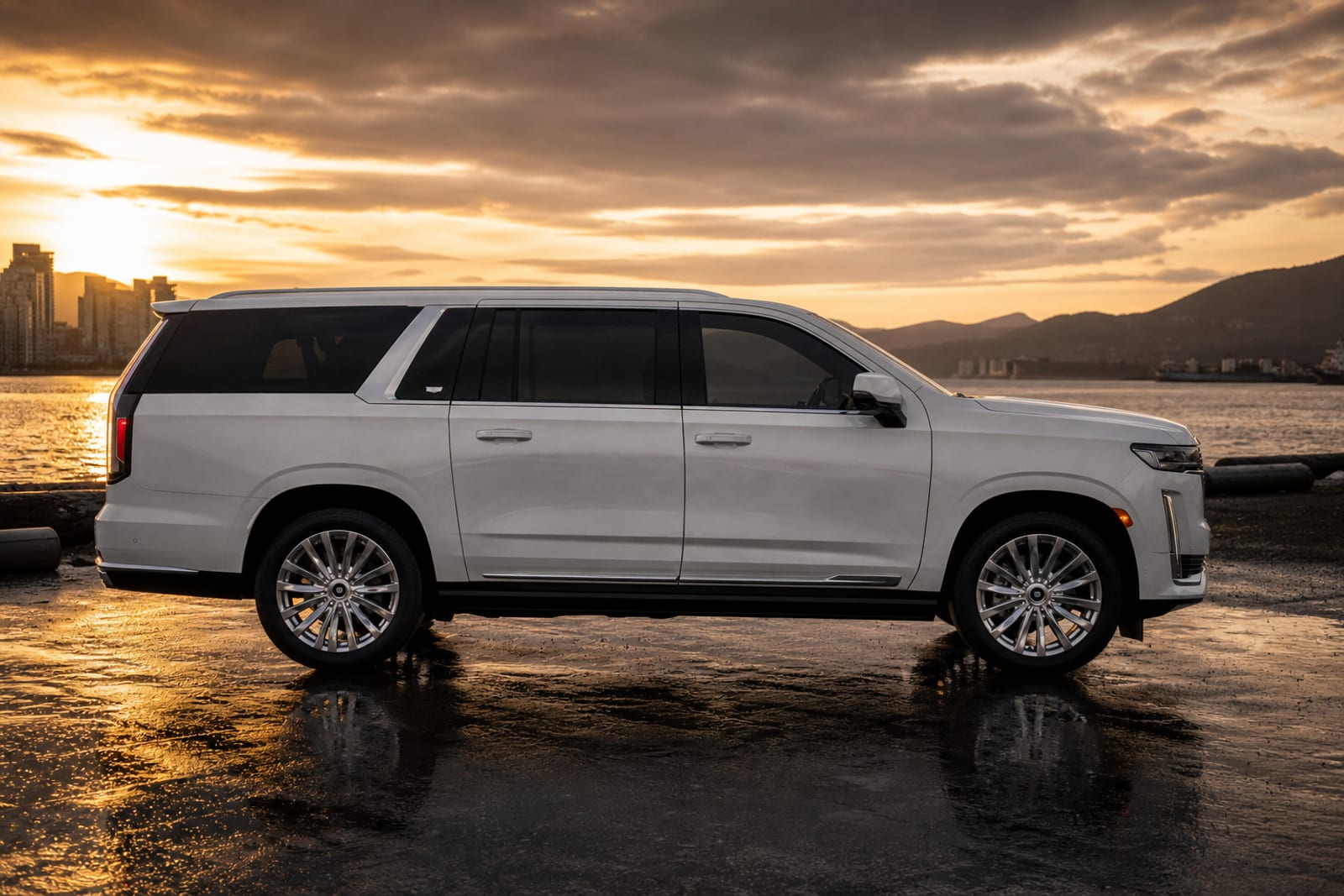White 2024 Cadillac Escalade ESV 外观 3 温哥华豪车租赁