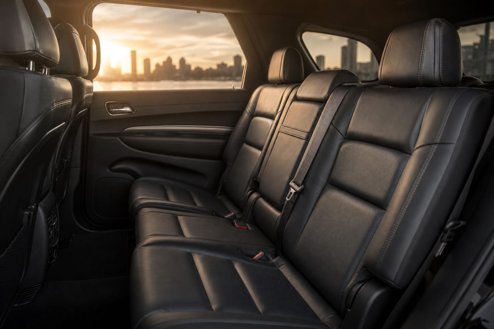 Black 2022 Dodge Durango 内饰 3 温哥华豪车租赁