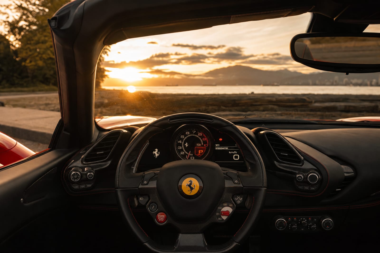 Red Ferrari 488 Spider 内饰 1 温哥华豪车租赁