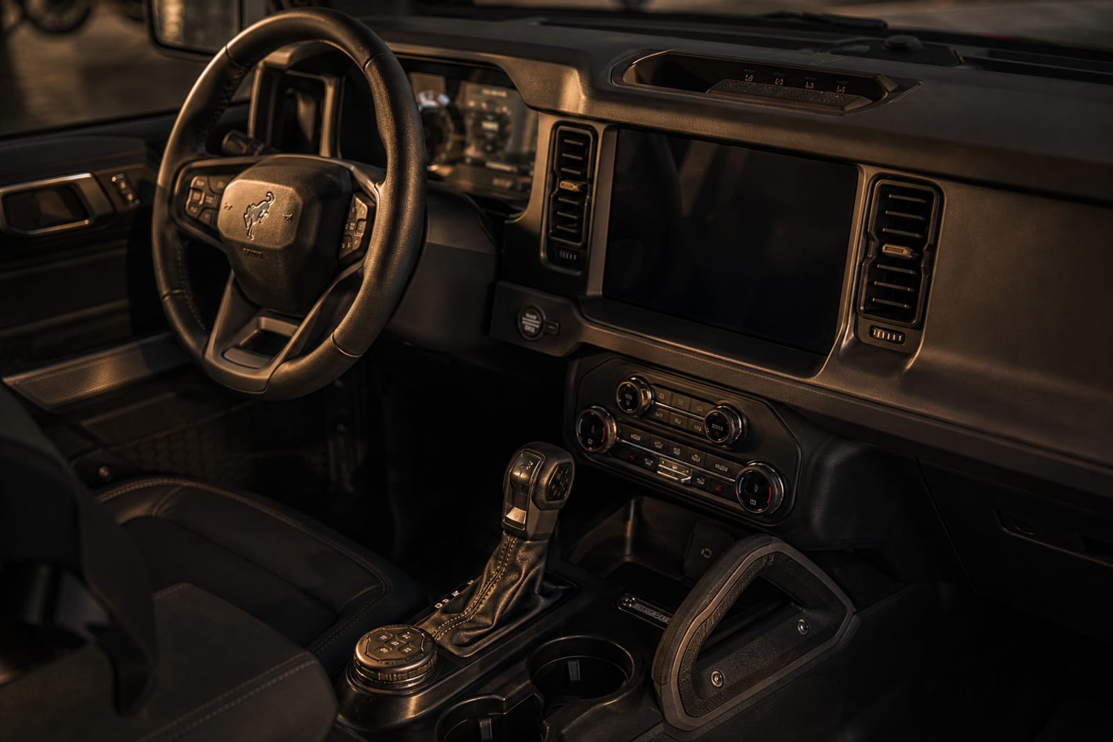Red 2021 Ford Bronco 内饰 2 温哥华豪车租赁
