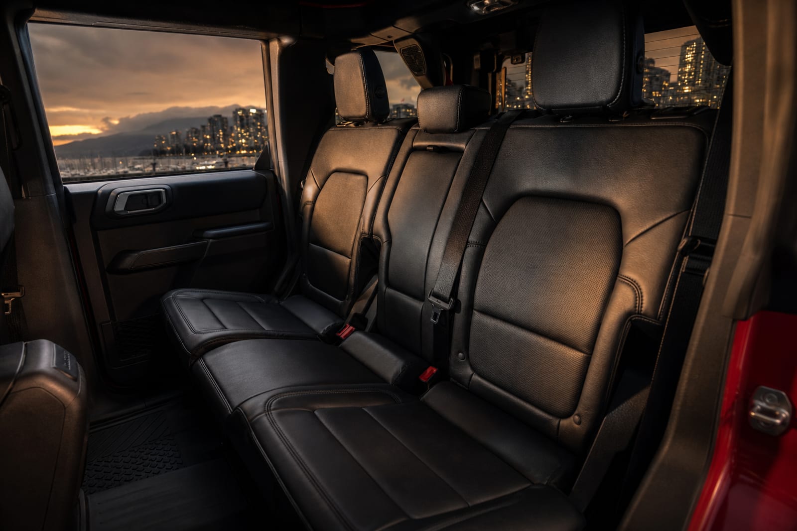 Red 2021 Ford Bronco 内饰 3 温哥华豪车租赁