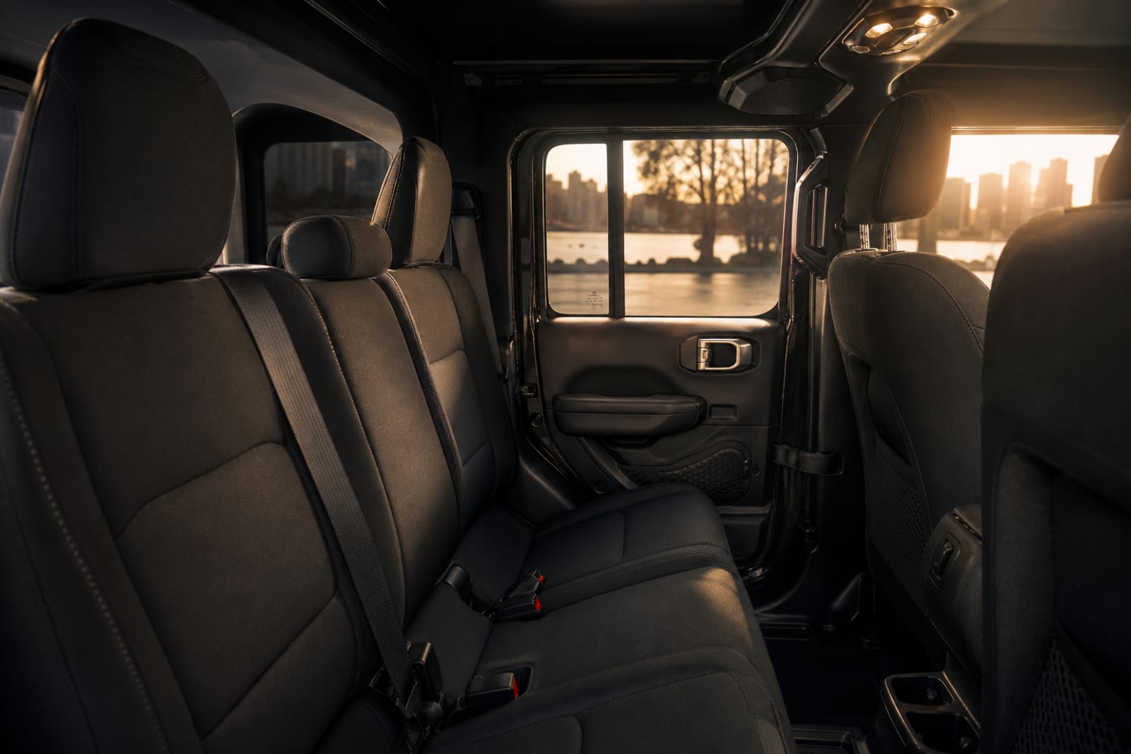 Black 2021 Jeep Wrangler Unlimited 内饰 3 温哥华豪车租赁