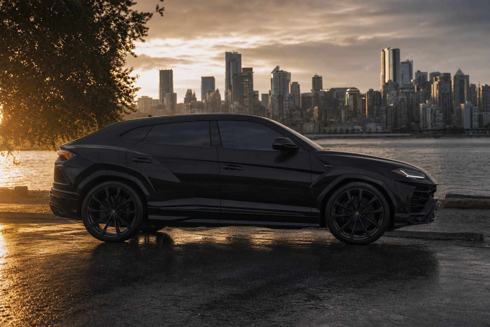 Black Lamborghini Urus 外观 3 温哥华豪车租赁
