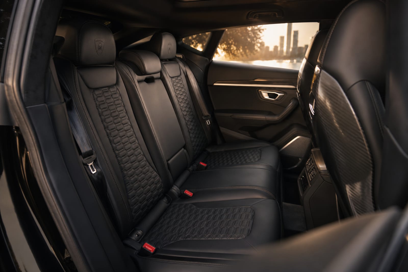 Black Lamborghini Urus 内饰 3 温哥华豪车租赁