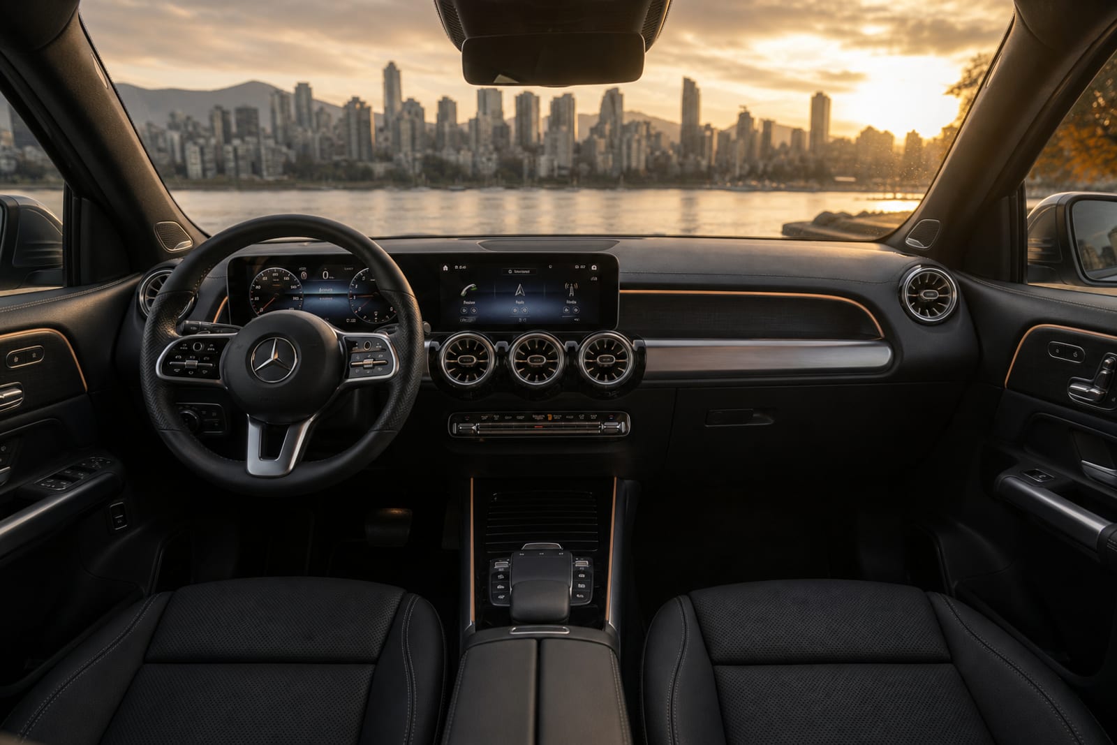 Silver 2024 Mercedes-Benz GLB 内饰 1 温哥华豪车租赁