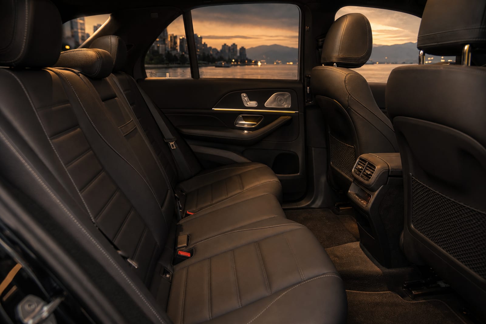 Black 2023 Mercedes-Benz GLE 内饰 3 温哥华豪车租赁