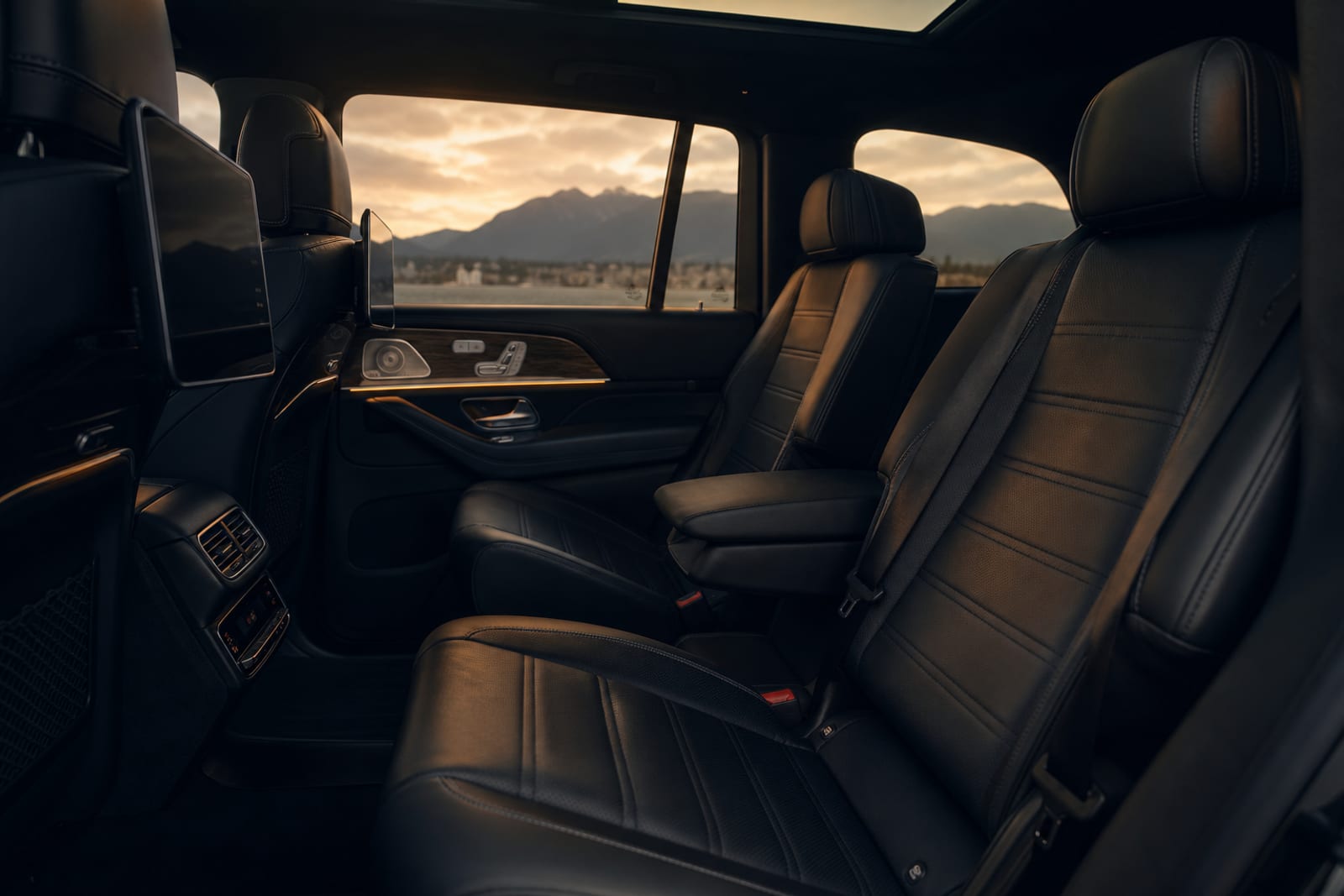 Black 2024 Mercedes-Benz GLS 内饰 3 温哥华豪车租赁