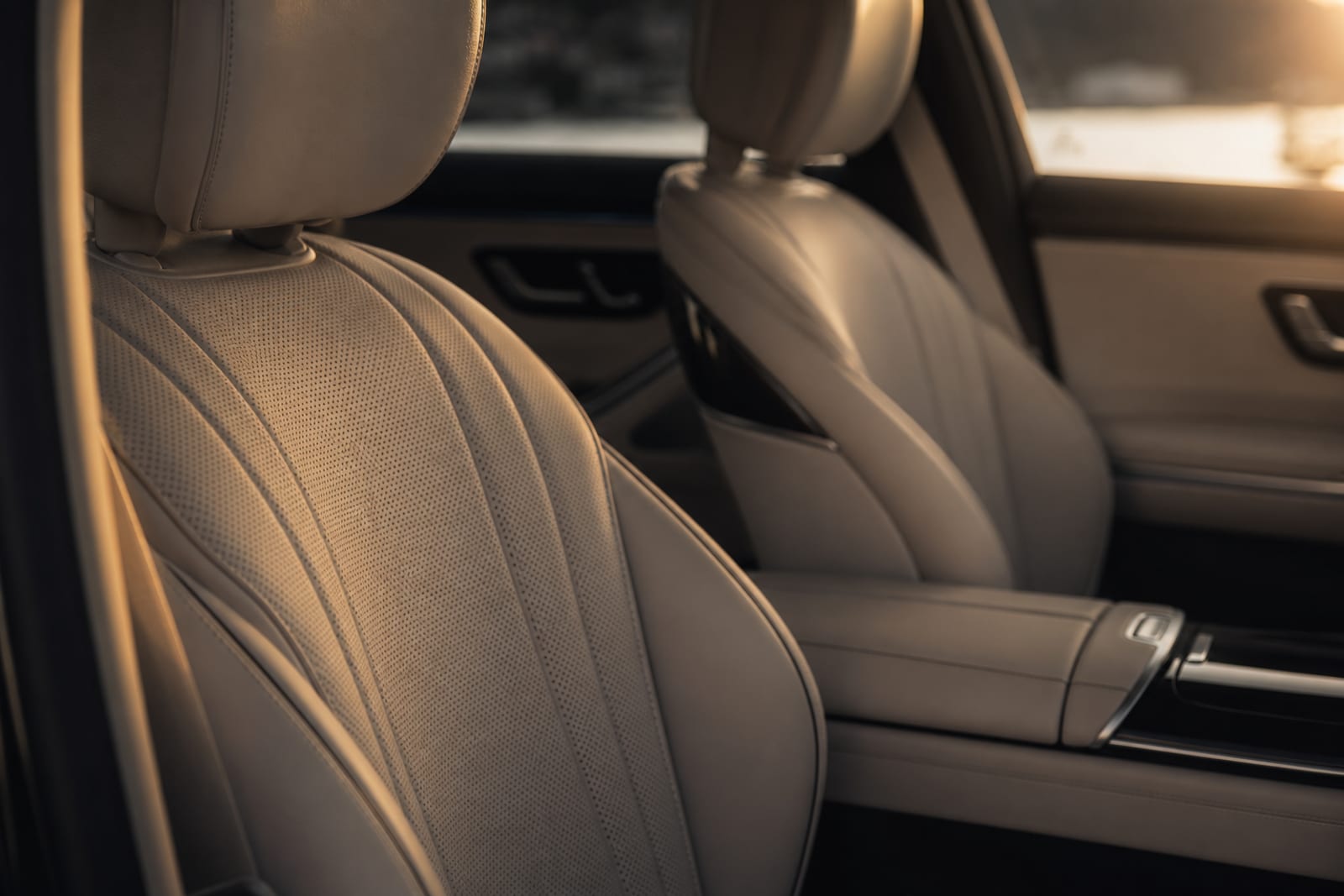 Black 2022 Mercedes-Benz S-Class 内饰 4 温哥华豪车租赁