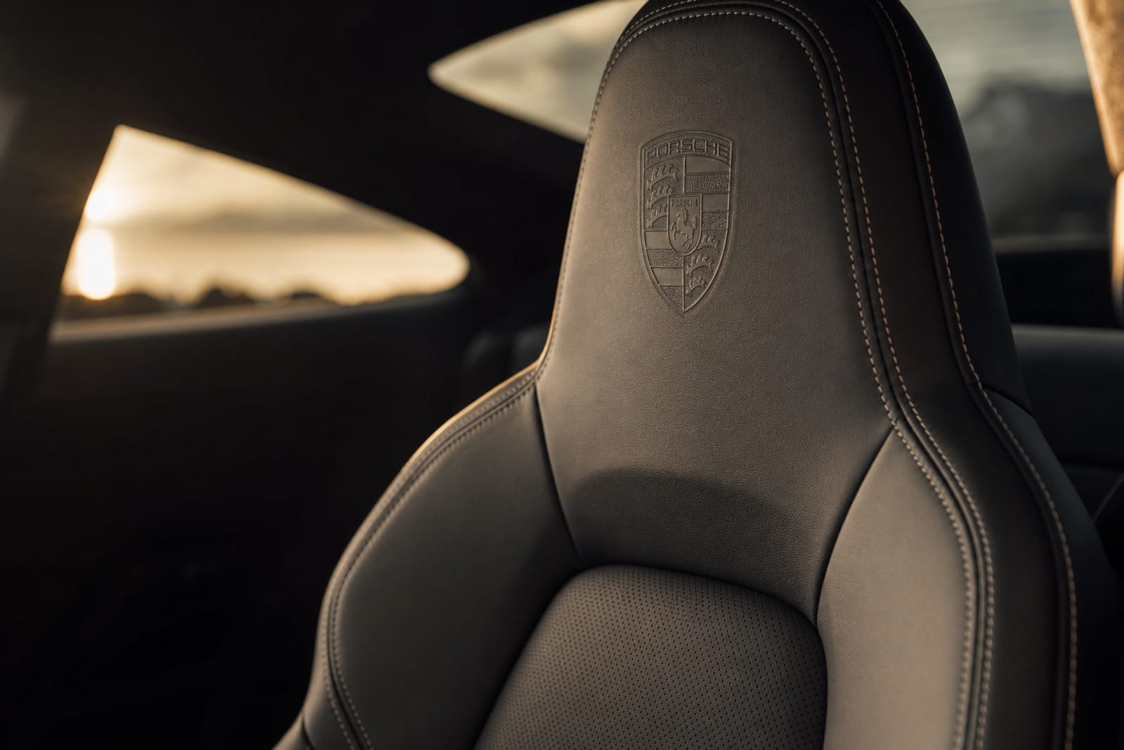 Silver 2024 Porsche 911 Carrera 内饰 4 温哥华豪车租赁