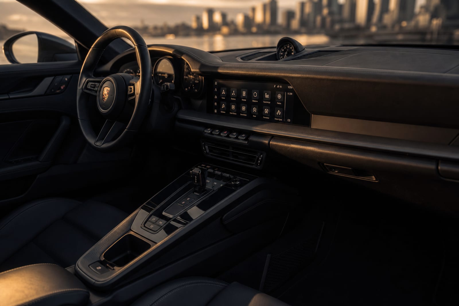 Grey 2021 Porsche 911 Carrera 4S 内饰 2 温哥华豪车租赁