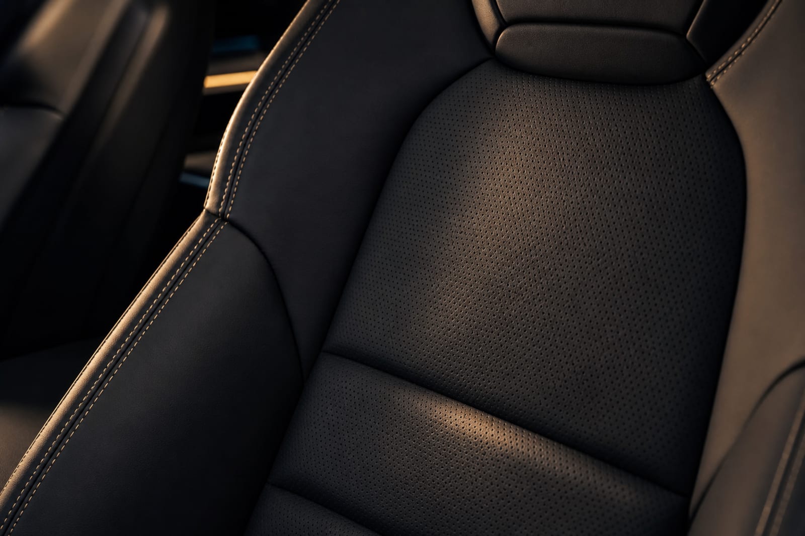 Nexa Blue 2024 Porsche Cayenne 内饰 4 温哥华豪车租赁