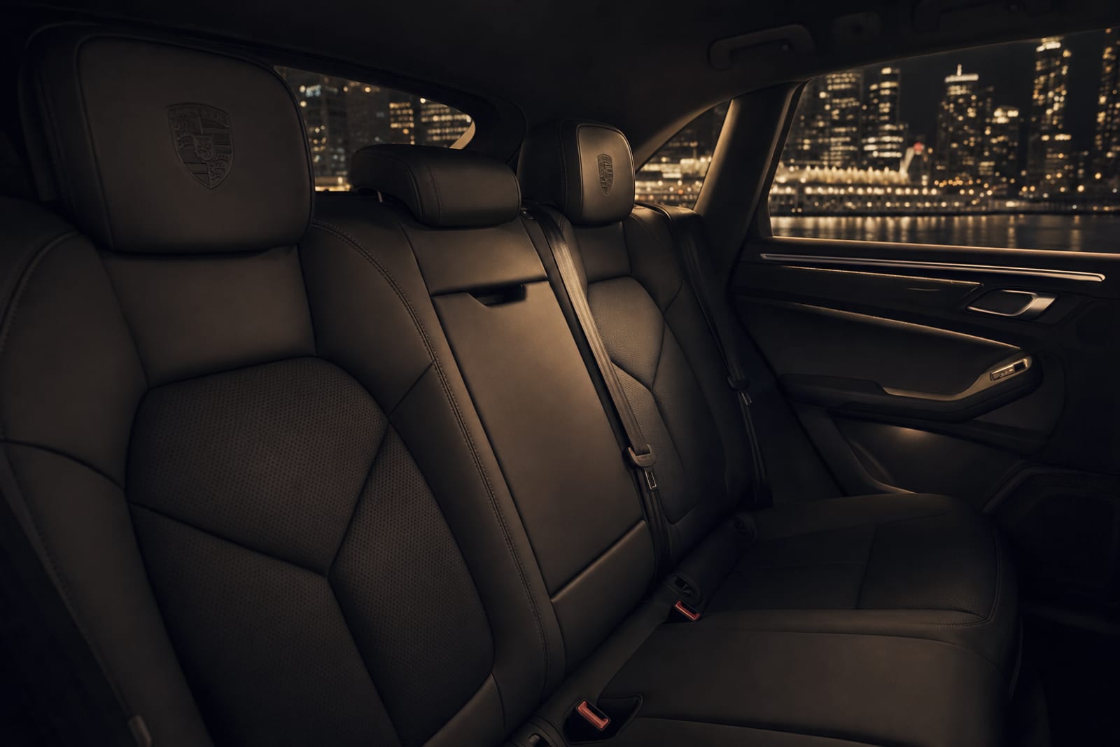 Black 2024 Porsche Macan 内饰 3 温哥华豪车租赁