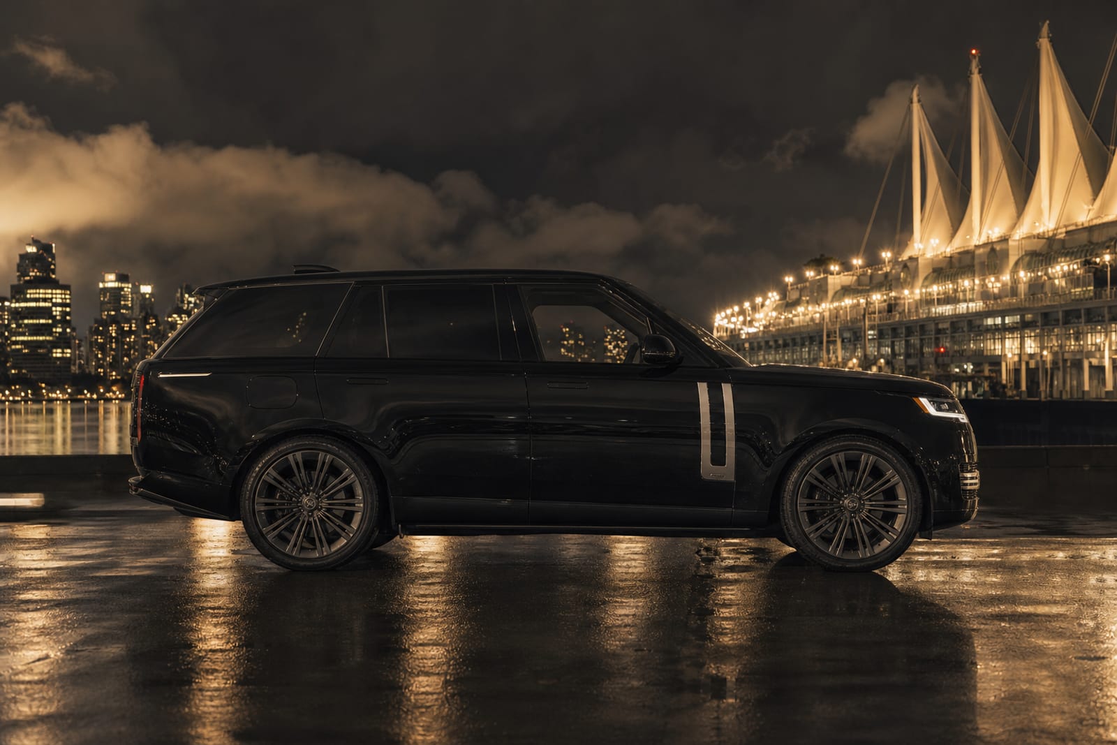 Black 2023 Land Rover Range Rover 外观 3 温哥华豪车租赁