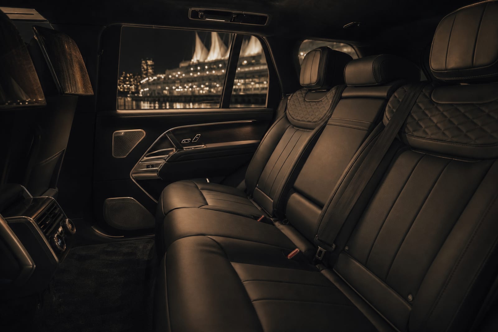 Black 2023 Land Rover Range Rover 内饰 3 温哥华豪车租赁