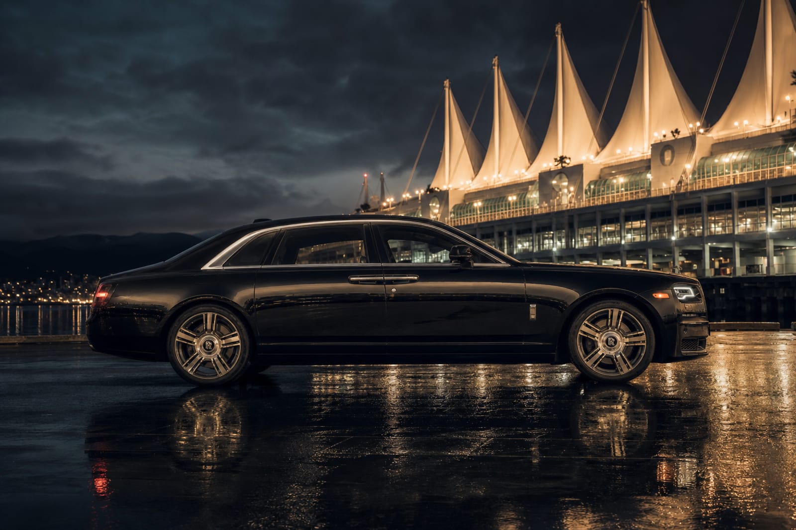 Black Rolls-Royce Ghost 外观 3 温哥华豪车租赁