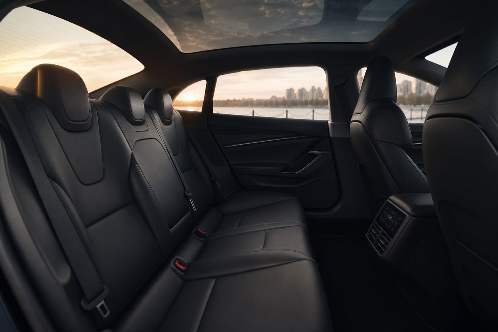 Solid Black Tesla Model S 内饰 3 温哥华豪车租赁