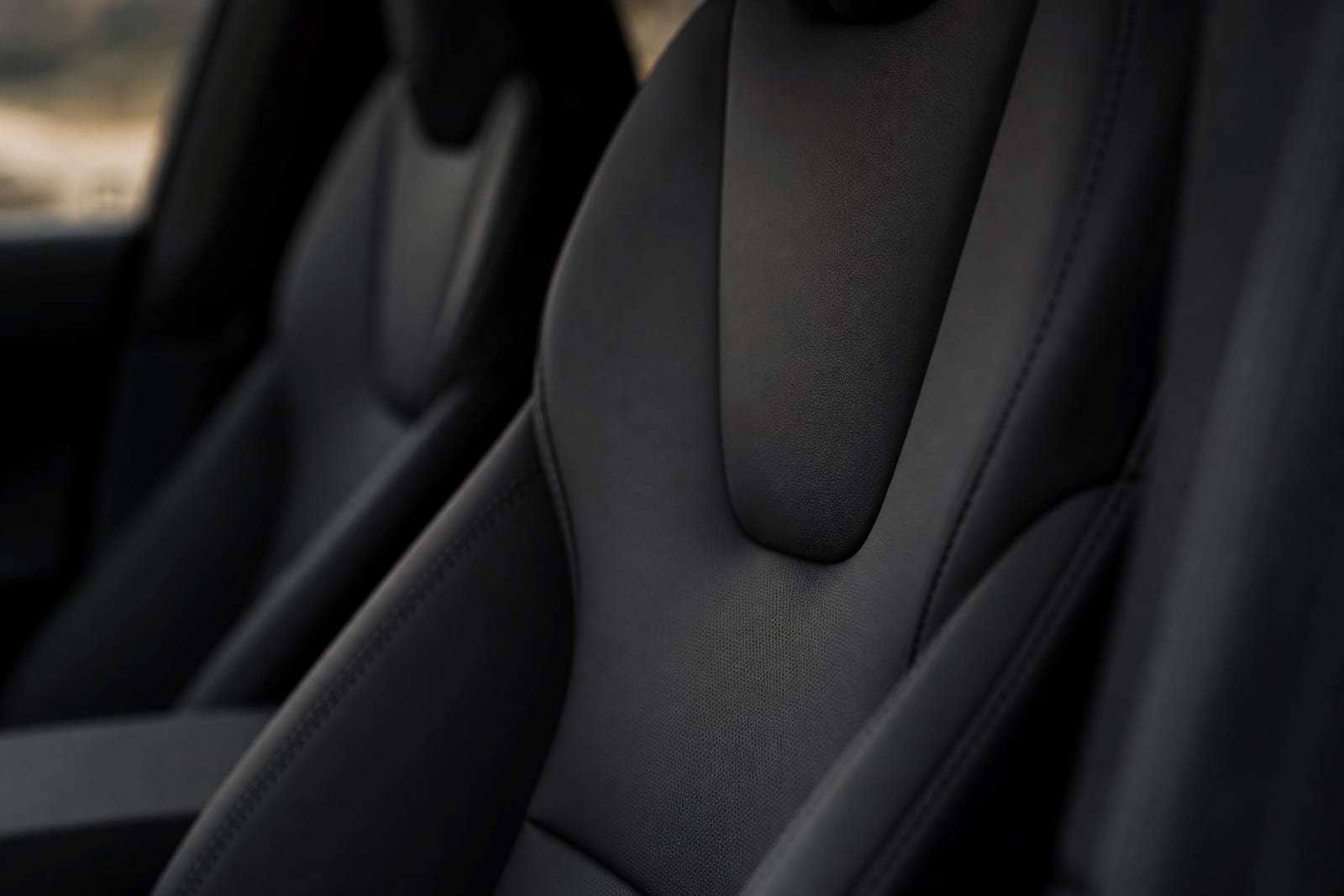 Solid Black Tesla Model S 内饰 4 温哥华豪车租赁