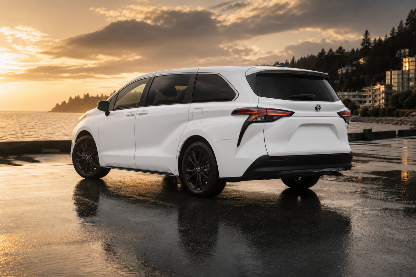White 2024 Toyota Sienna 外观 2 温哥华豪车租赁